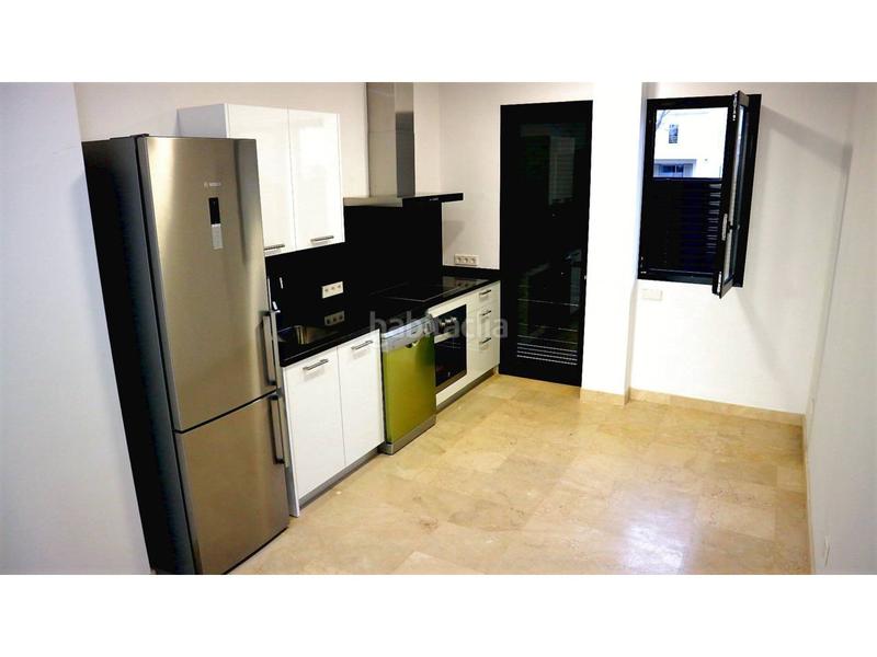 Foto 67a58cef-55a3-4e0b-a46b-31f685775340. Alquiler apartamento planta baja con jardín en primera línea en Palma de Mallorca