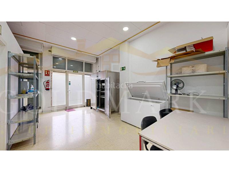 Foto f828c17f-3d6d-495b-b9a1-22bdd0b7f62e. Pas-de-porte local commercial dans blasco ibáñez 4 dans Ripollet