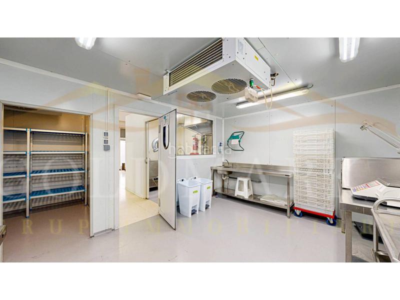 Foto e2360d20-c747-4c99-ac0b-7106aecd09cd. Transfer business premise in blasco ibáñez 4 in Can Tiana Ripollet