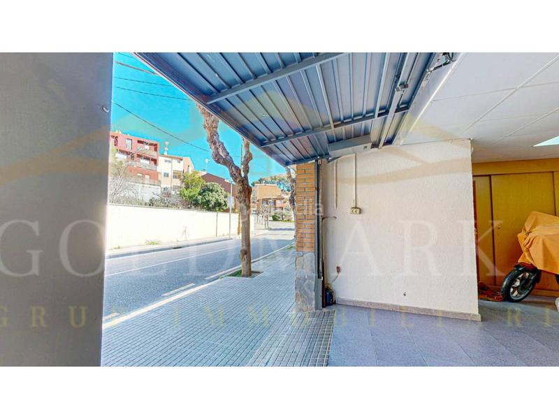 Foto 00c23f3d-a462-4dd5-b381-be2e8ac63f53. Casa adossada a lleó 28 a Ca n´Oriol Rubí