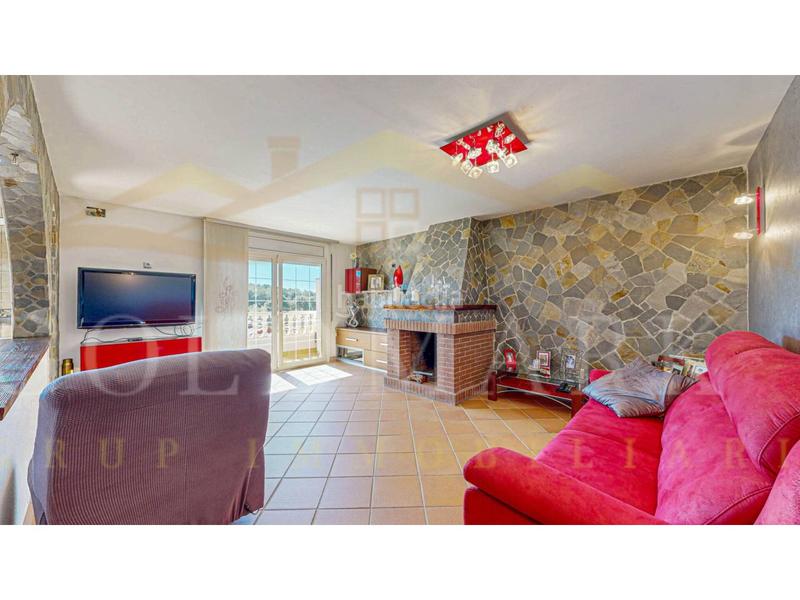 Foto 06fb45f5-80cc-4a54-a9b3-e1d33f135055. Casa adossada a lleó 28 a Ca n´Oriol Rubí