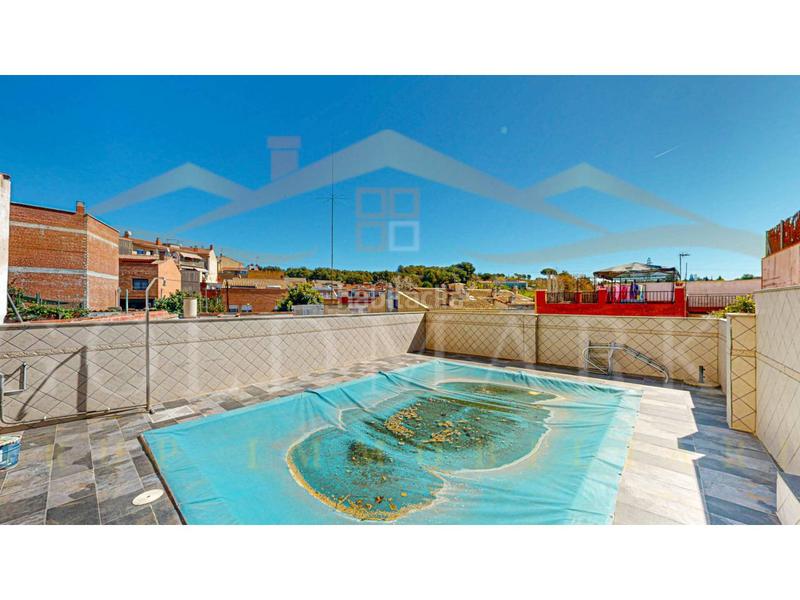 Foto 07b2a143-f857-4cfb-9f0d-ac4e5759bf29. Casa adossada a lleó 28 a Ca n´Oriol Rubí