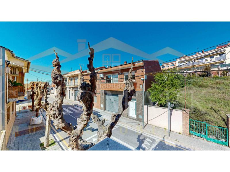 Foto 0eac2c0a-bba3-4de9-8cfd-e45bf4106530. Casa adossada a lleó 28 a Ca n´Oriol Rubí