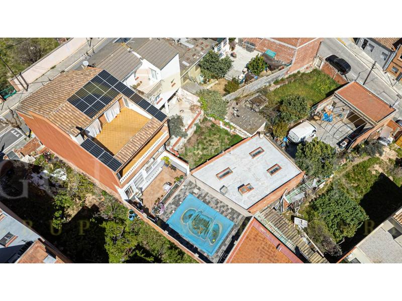 Foto 17347a37-06fc-47c2-baec-90fa15a456e2. Casa adossada a lleó 28 a Ca n´Oriol Rubí