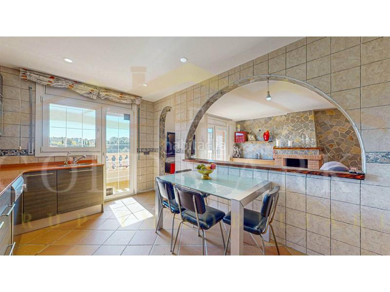 Foto 1d8e2f9d-2276-4dd2-b48c-ffa36c92b844. Casa adossada a lleó 28 a Ca n´Oriol Rubí