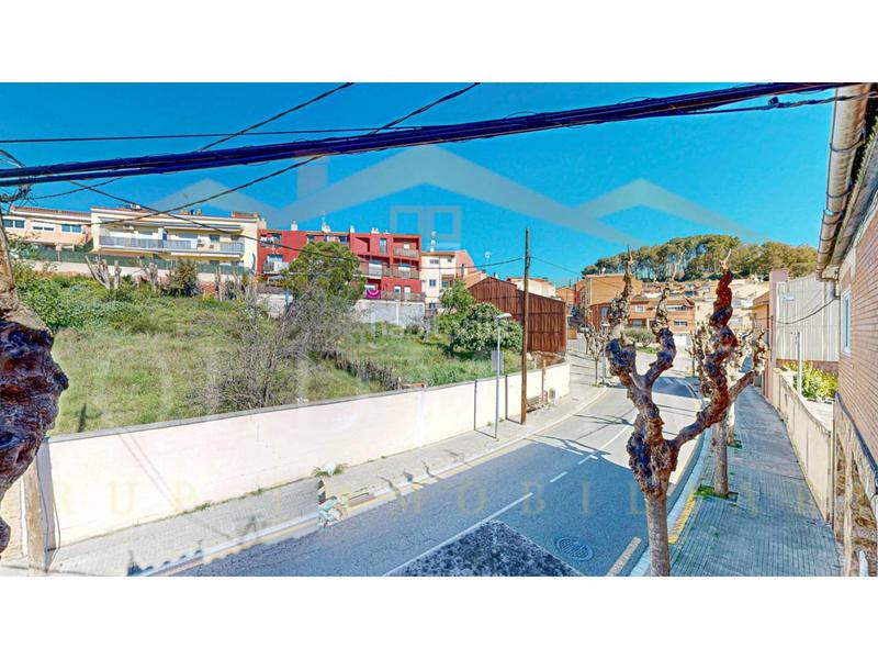 Foto 4564d68a-5764-4296-8f85-8cb722a0c66f. Casa adossada a lleó 28 a Ca n´Oriol Rubí