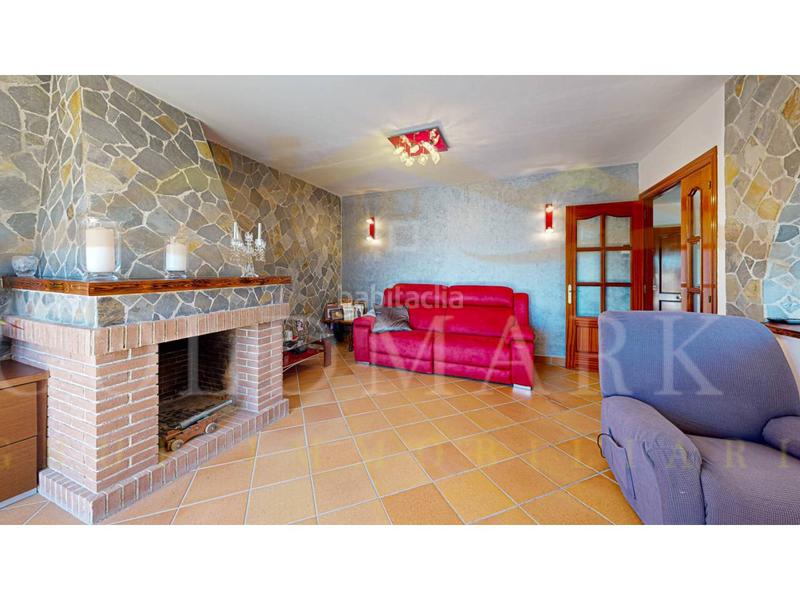 Foto 70be9f12-50fb-403c-bc11-42e044a77ea3. Casa adossada a lleó 28 a Ca n´Oriol Rubí