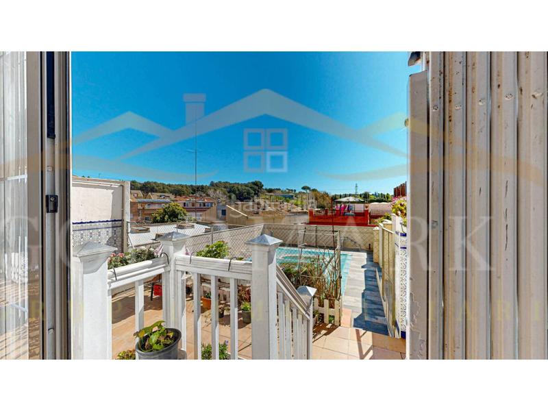 Foto 7379235b-e018-4cdd-83b4-fa4ae3c5668a. Casa adossada a lleó 28 a Ca n´Oriol Rubí