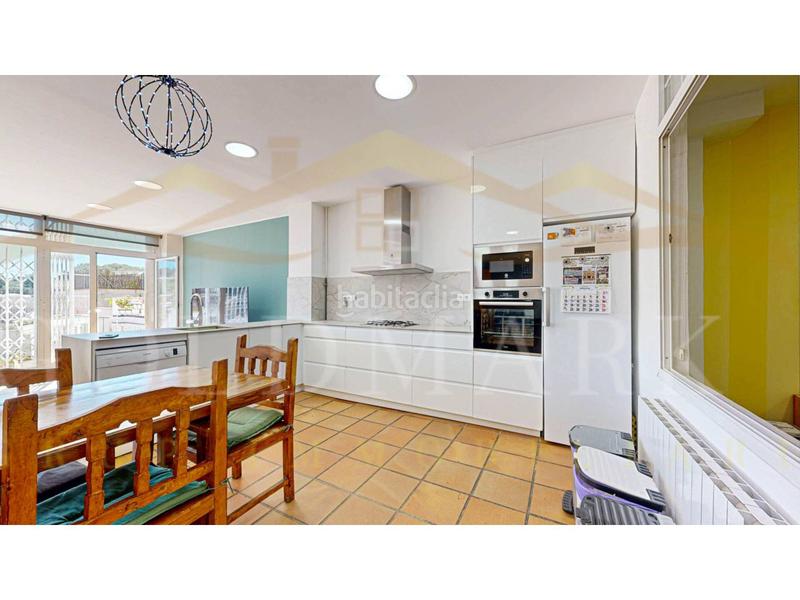 Foto 83465db3-abfe-4bcd-9eb9-bffb289782ac. Casa adossada a lleó 28 a Ca n´Oriol Rubí