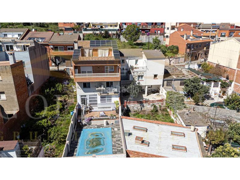 Foto 89f2ade3-4811-41f6-960e-e809a0f3c01c. Casa adossada a lleó 28 a Ca n´Oriol Rubí