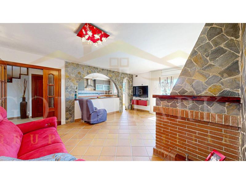 Foto afbad0b8-4228-4dae-b630-bfd46481a65a. Casa adossada a lleó 28 a Ca n´Oriol Rubí