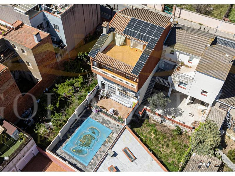 Foto b4291b13-d601-439b-9e77-6302c64e5992. Casa adossada a lleó 28 a Ca n´Oriol Rubí