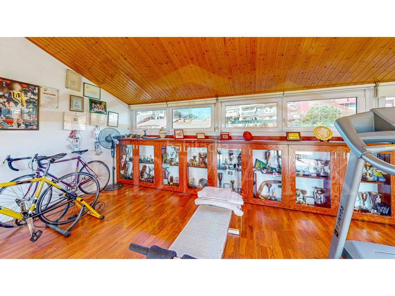 Foto b90fa039-3cc3-437b-88ff-151fc9711f03. Casa adossada a lleó 28 a Ca n´Oriol Rubí