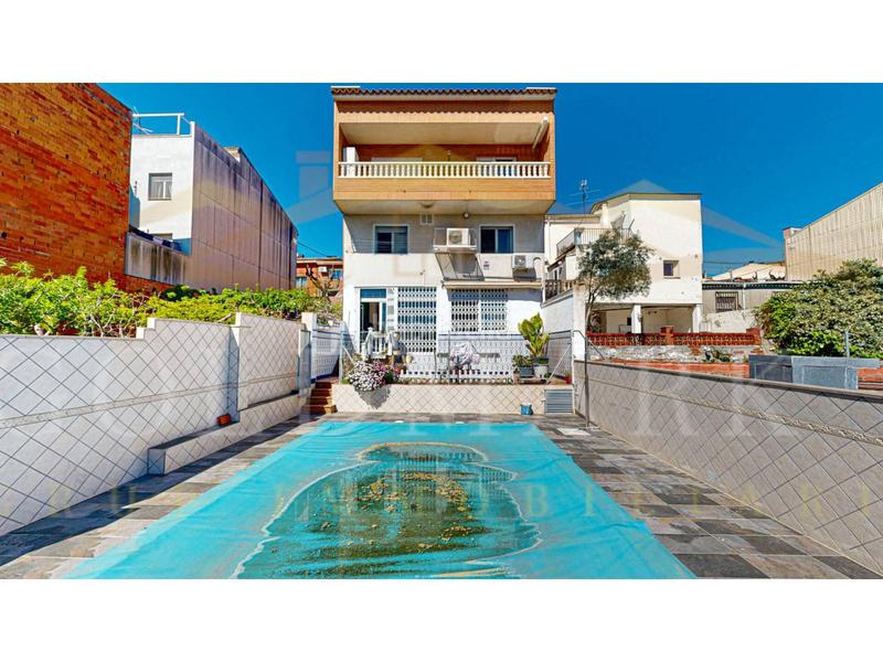 Foto cc624730-ef41-4d1e-b9bd-f82fb4660082. Casa adossada a lleó 28 a Ca n´Oriol Rubí