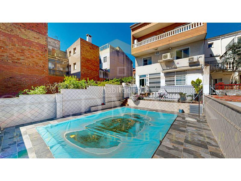 Foto f52fb4da-4a63-4a84-b708-bb4d7ba3c17c. Casa adossada a lleó 28 a Ca n´Oriol Rubí