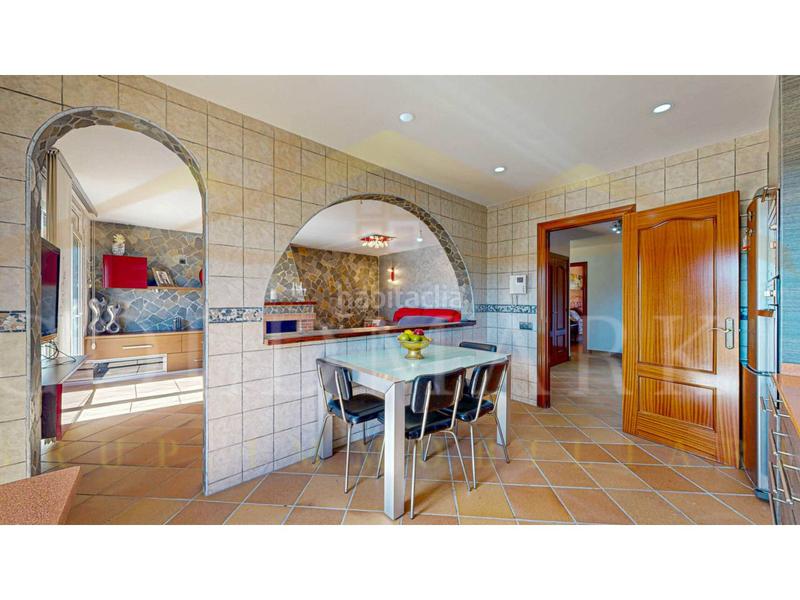 Foto f9ba99b3-ea11-4388-9d25-1a0dcc005c2f. Casa adossada a lleó 28 a Ca n´Oriol Rubí