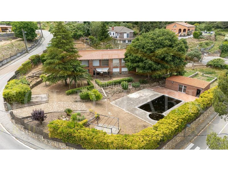 Foto f919bde2-9ec8-45e3-a9be-18e42a7dd263. Casa a calle rafael alberti 18 a Corbera de Llobregat