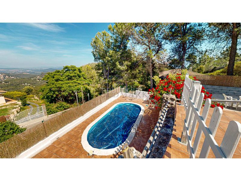 Foto 18ea5a98-1247-4b85-948c-41d950139f01. Chalet in calle ciencias 21 in Corbera de Llobregat