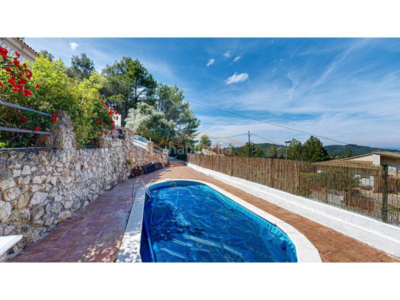 Foto 4251e77b-b249-448e-a0ef-85771fd1e9b4. Chalet in calle ciencias 21 in Corbera de Llobregat