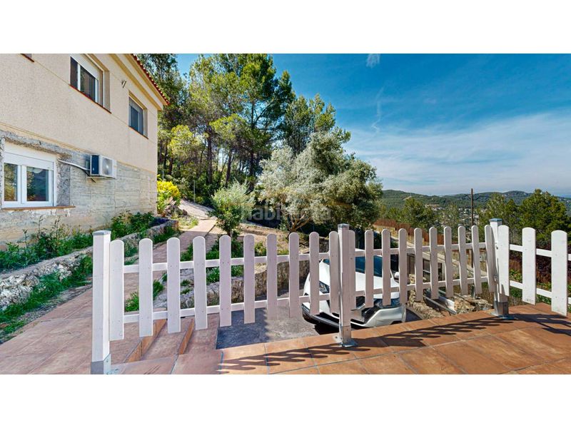 Foto 84a95fc0-1e4f-4e2b-946f-a86821f64a34. Chalet in calle ciencias 21 in Corbera de Llobregat