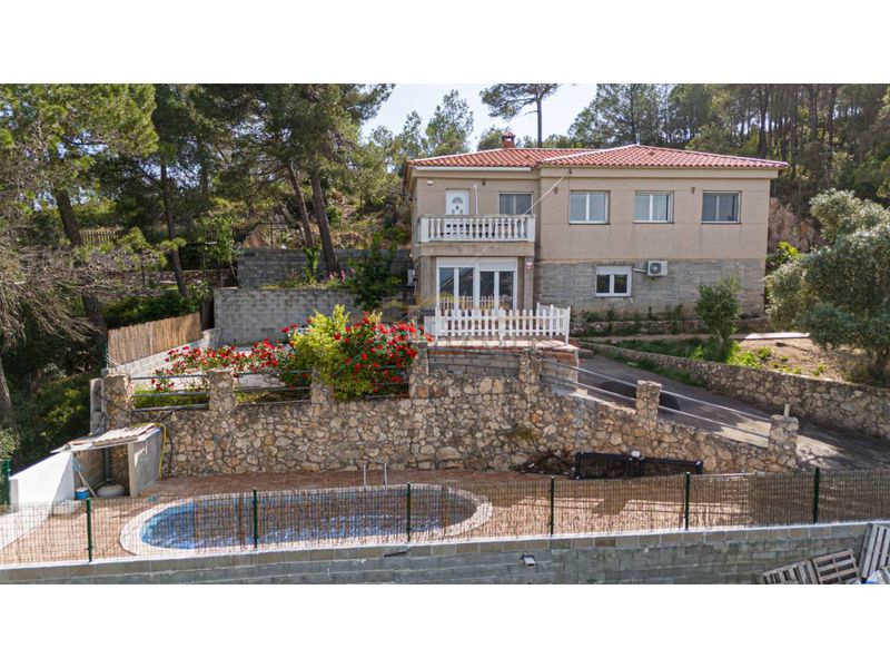 Foto a17a3b0e-28f5-49a8-ba5b-60ea163f327e. Chalet in calle ciencias 21 in Corbera de Llobregat