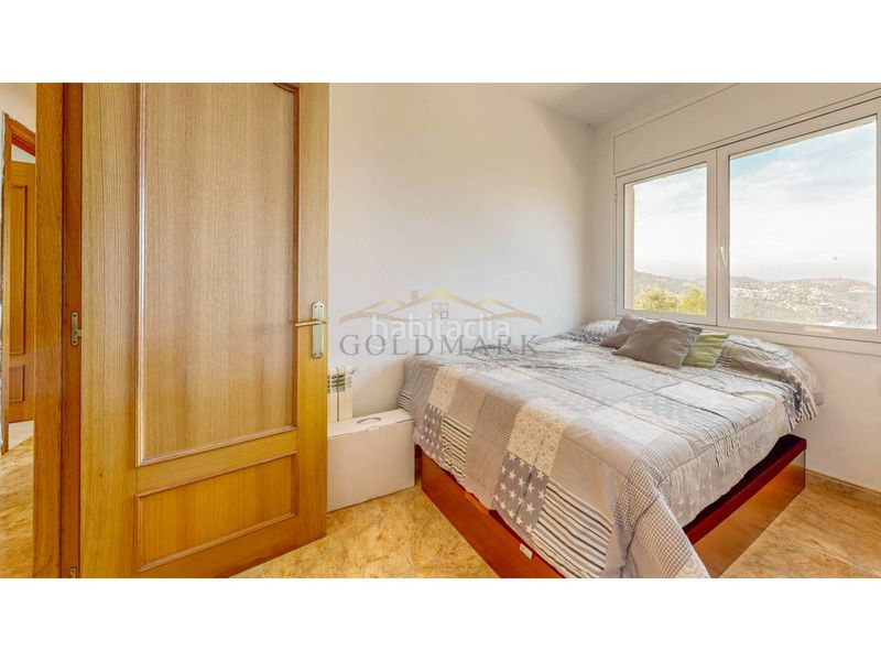 Foto aceed908-95a0-43c1-91c8-25ea14af2d26. Chalet in calle ciencias 21 in Corbera de Llobregat