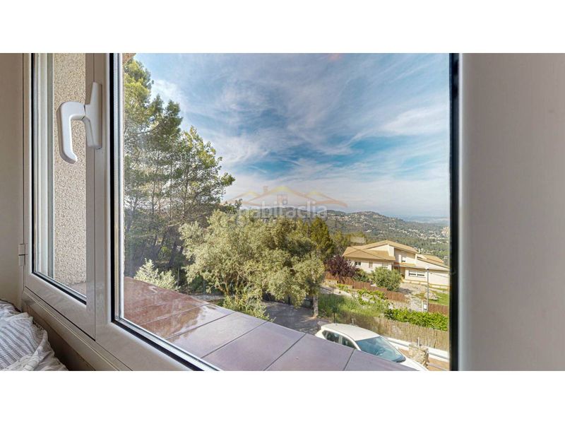 Foto ce2f1dca-2ba1-4d2e-9e8a-00ecca4adaa3. Chalet in calle ciencias 21 in Corbera de Llobregat