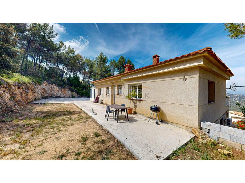 Foto d841a02a-f478-4df0-aa50-d521b99c7b85. Chalet in calle ciencias 21 in Corbera de Llobregat