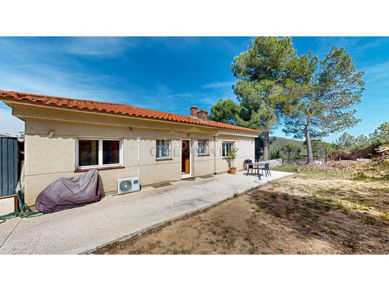 Foto e113e338-eb9e-454a-855b-567d60725367. Chalet in calle ciencias 21 in Corbera de Llobregat