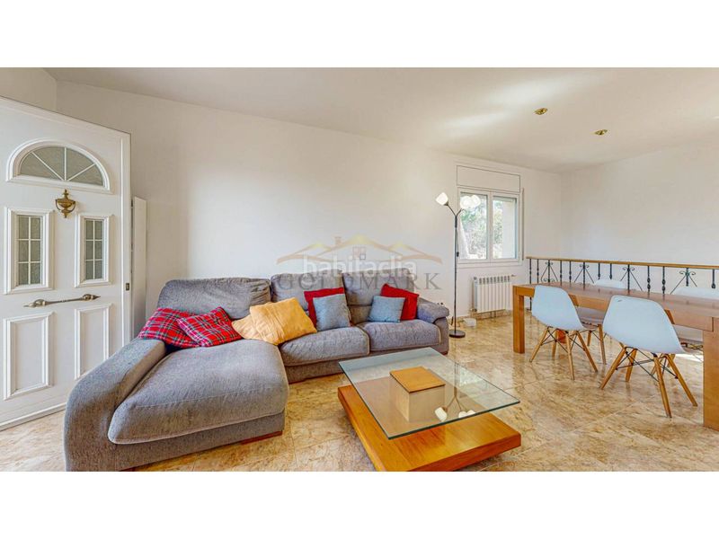 Foto ed54d69c-6c1c-4a6e-ae39-0e575f39a73b. Chalet in calle ciencias 21 in Corbera de Llobregat