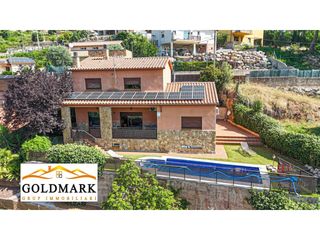 Casa a Calle segre 27. Casa en venta en corbera de baix