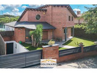 Maison  Calle gregal 10. Vea el tour virtual 3d en 4k y video aereo