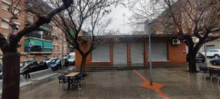 Local commercial  Passatge marco polo. Local con 15m de fachada , dos entradas y muchísimo escaparate.