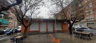 Local Comercial  Passatge marco polo. Local con 15m de fachada , dos entradas y muchísimo escaparate.