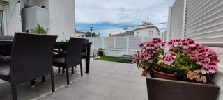 Semi detached house in Coma-ruga Platja. Cantonera con piscina privada