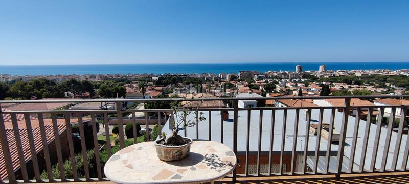 Foto c4071fc1-33e8-4aae-a191-ad43dfbd8b64. Chalet espectacular chalet con vistas al mar en Bellamar Calafell