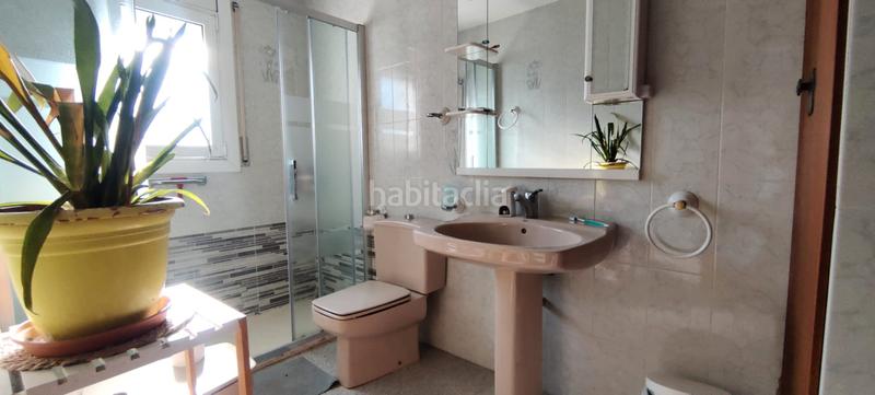 Foto 4ba888f8-66e5-4eb3-862e-da8143172e7a. Casa pareada pareado de 223m2, 4 habitaciones y amplio garaje en Cunit