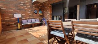 Appartamento in Can Gambús. Con dos patios, uno de 20m2 a pie de comedor