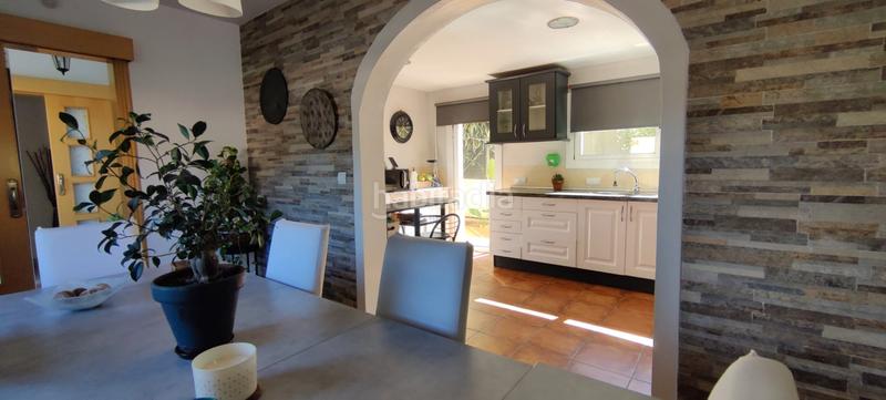 Foto 8412d963-43c6-4d68-b08c-7c6cc2a3d2fb. Chalet with fireplace heating parking pool in costa Cunit - els jardins - els rosers Cunit