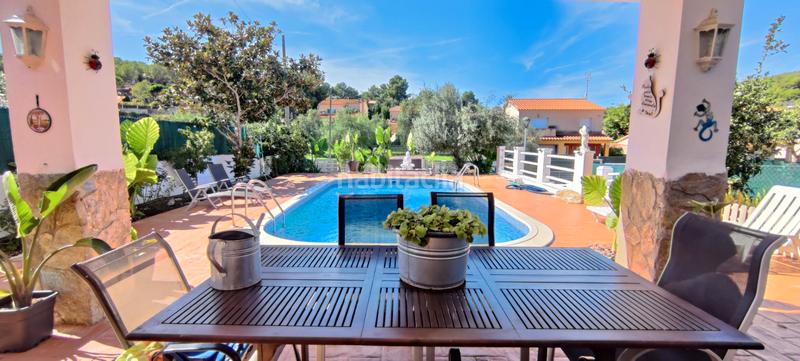 Foto a4ecbef5-87f3-4447-940a-9378ebc663c9. Chalet with fireplace heating parking pool in costa Cunit - els jardins - els rosers Cunit