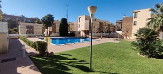 Maison jumelée  Rambla nova. Adosado amplio con piscina comunitaria