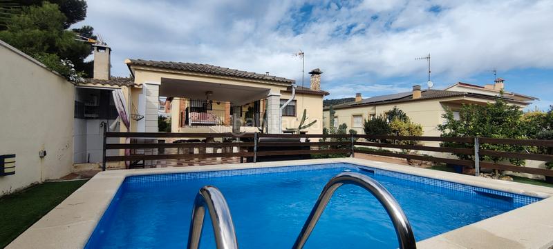 Foto b97ea62c-f390-481d-b1cd-86ebb9dffe43. Xalet amb xemeneia calefacció aparcament piscina a Roda de Barà