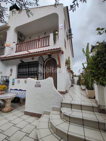 Foto 4b6607e8-c0ae-4726-81c2-1815354e4f69. Casa adossada amb xemeneia calefacció aparcament a Cunit