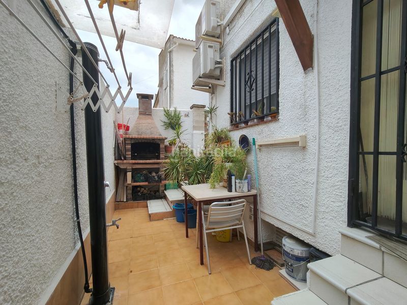 Foto 8056a93d-8f94-4bc8-a4f4-b782f71365c8. Casa adossada amb xemeneia calefacció aparcament a Cunit