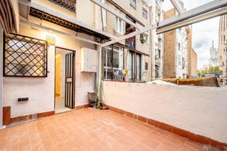 Pis  Calle napols. Piso reformado con vistas a sagrada familia
