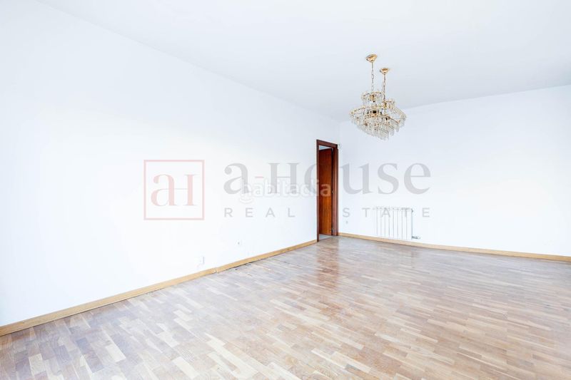 Foto 5c1af35e-9cd0-4582-8ed4-5c8a9e780ee3. Pis amb calefacció a Sagrada Família Barcelona