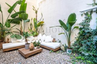 Duplex  Avenida diagonal. Bajo tipo duplex reformado con jardin exterior sin cedula de hab