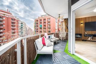 Piso  Calle corsega. Piso recien reformado con gran terraza en  la sagrada familia.