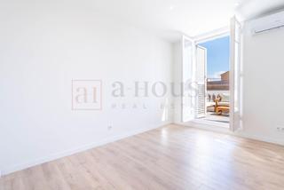 tic a Dreta de lEixample. tico a estrenar cerca de la sagrada familia