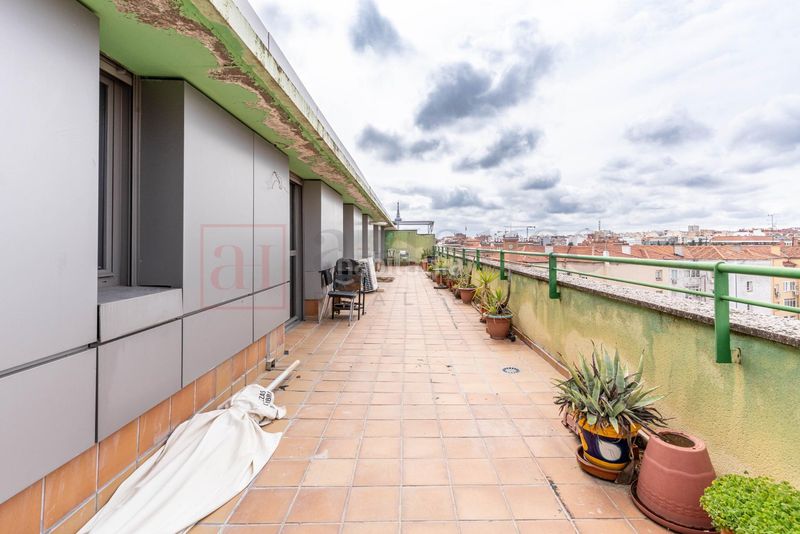 Foto 507ce585-bb08-4f78-8a39-b3da3c6145a9. Àtic amb calefacció aparcament piscina a Guindalera Madrid